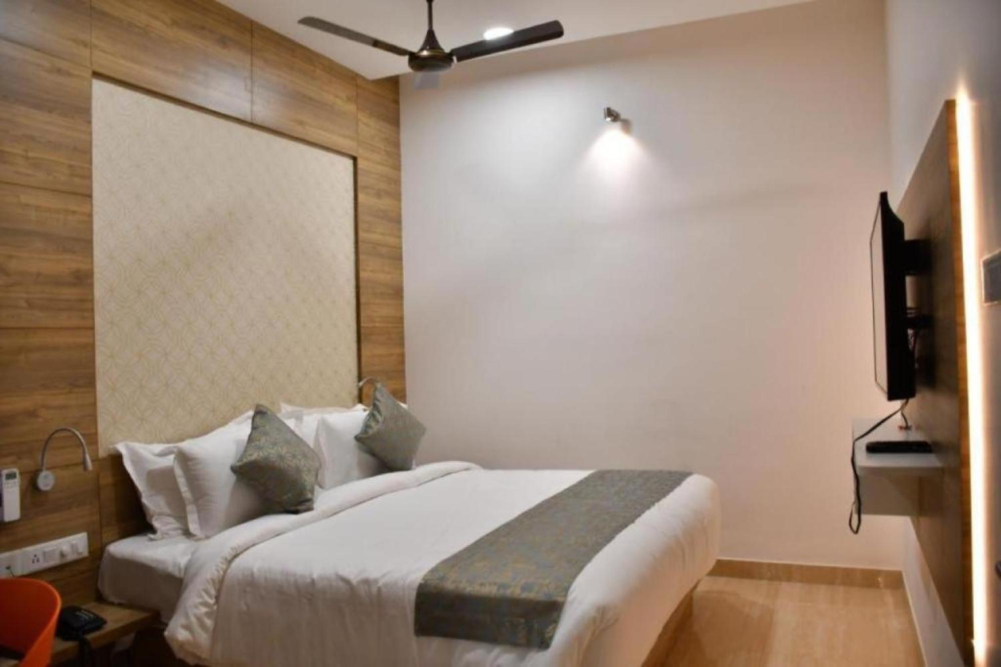 Residenza Adhikrishna Arcade Erode Exterior foto